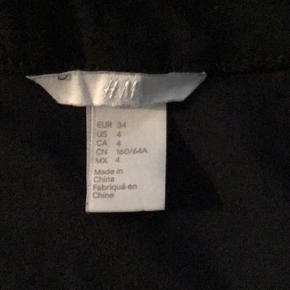 H&M skirt black w/ gold zipper🤩🤩🤩 - Picture 5 of 6